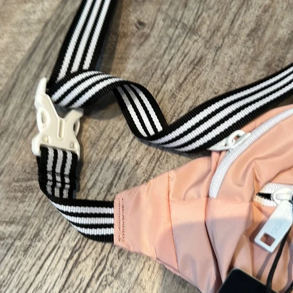 Adidas Core Waist Pack~ NEW - Picture 2 of 6
